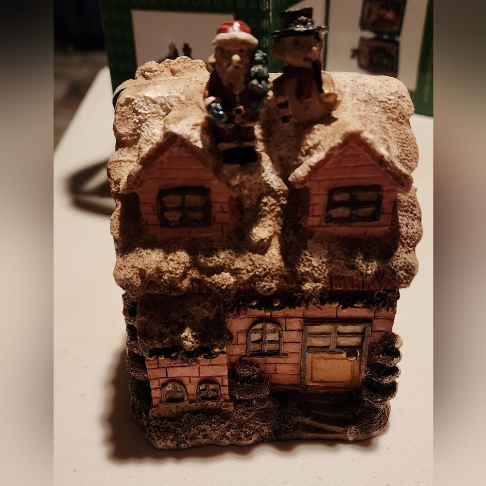 1995 Santa's Collection hand crafted resin hinged house New in Box